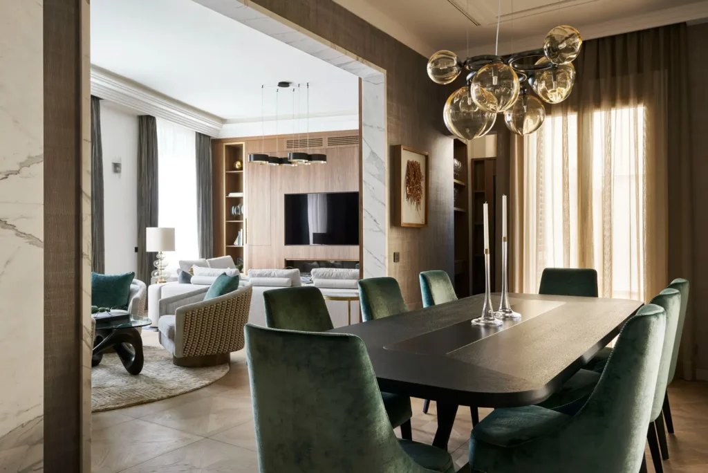 Sala da pranzo con visuale su salotto Residenza privata S